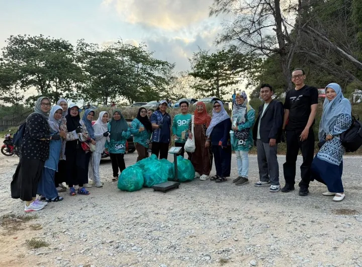 Kolaborasi Internasional, Prodi Akuntansi Unismuh Bersihkan Pantai dan Dorong Ekonomi Biru